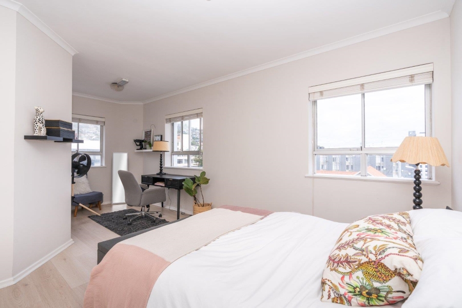 3 Bedroom Property for Sale in Sea Point Western Cape